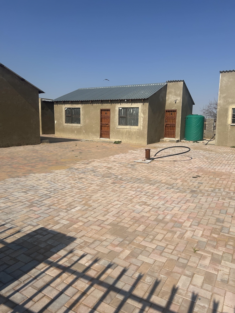 8 Bedroom Property for Sale in Rammulotsi Free State